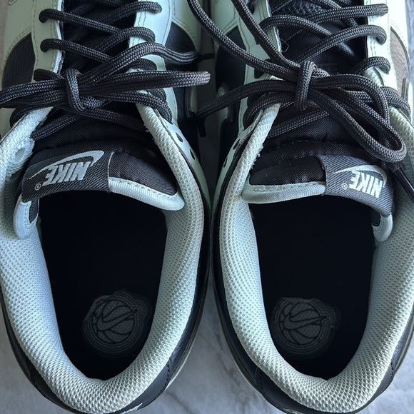 EUC Nike Men's Dunk Low Dark Smoke Grey/Barely Green size 11 FZ1670 - Picture 5 of 9